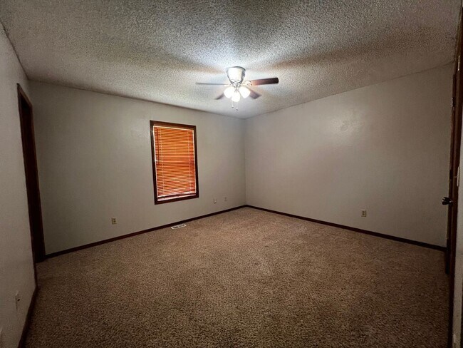 Building Photo - 4 br, 3 bath House - 24755 Spencer Rd.