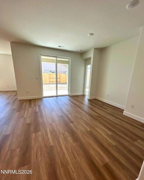 Foto del edificio - 3247 Eleanor Wy
