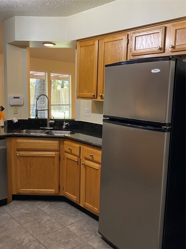 Building Photo - 3118 Lake Stream Dr