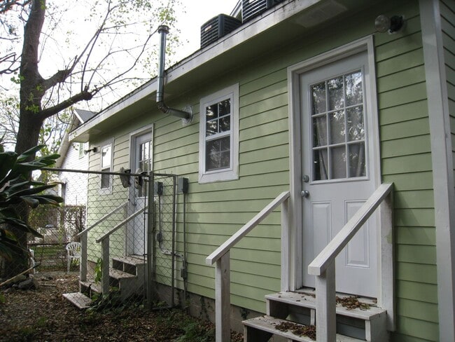 Building Photo - Charming Double in Esplanade Ridge