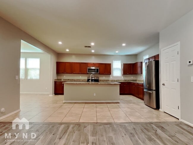 Building Photo - 4079 E Devon Dr