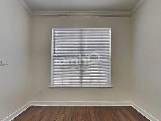 Foto del edificio - 344 Bristol Way