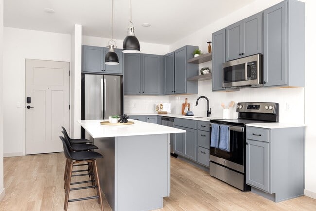 Interior Photo - Lynvue