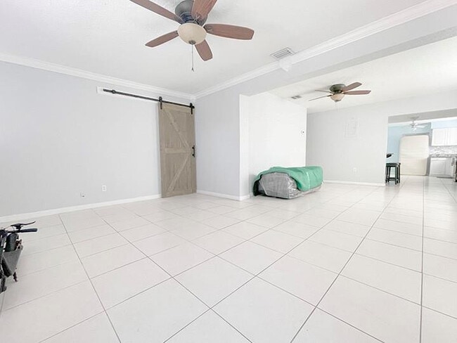 Foto del edificio - 324 SW 22nd St