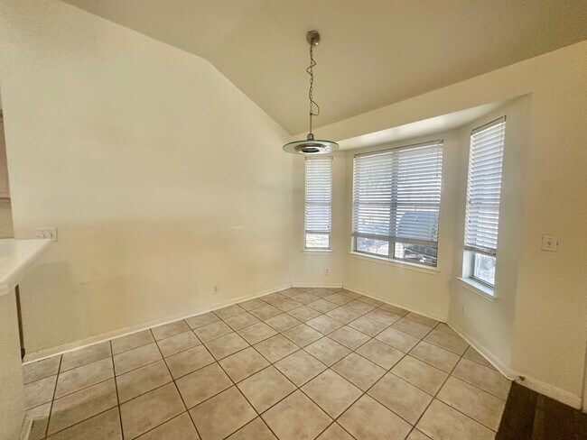 Foto del edificio - 113 Little Lake Rd