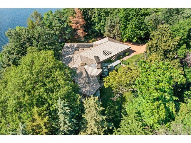 Foto del edificio - 3942 Enchanted Ln