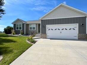 Building Photo - 2904 Golden Acres Dr