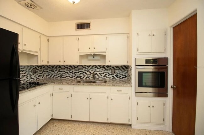 Foto del edificio - For Rent – Move-In Ready Gem with Modern U...