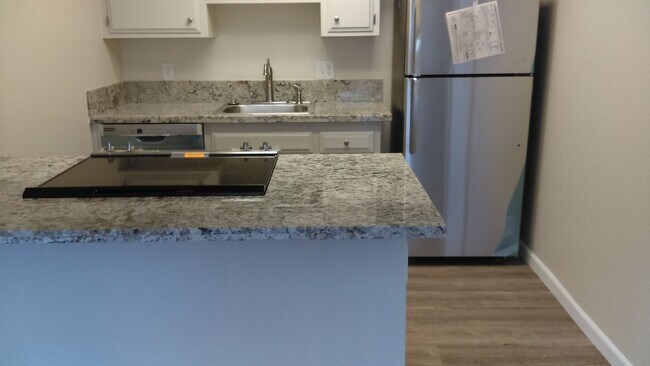 Foto del edificio - Nice and Clean 2 Bedroom 1 Bath Duplex in Orangevale