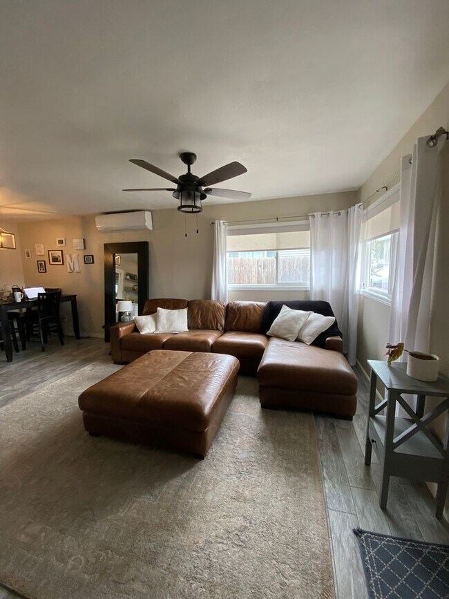 Building Photo - Gorgeous, Spacious 3 bed / 1 bath located ...