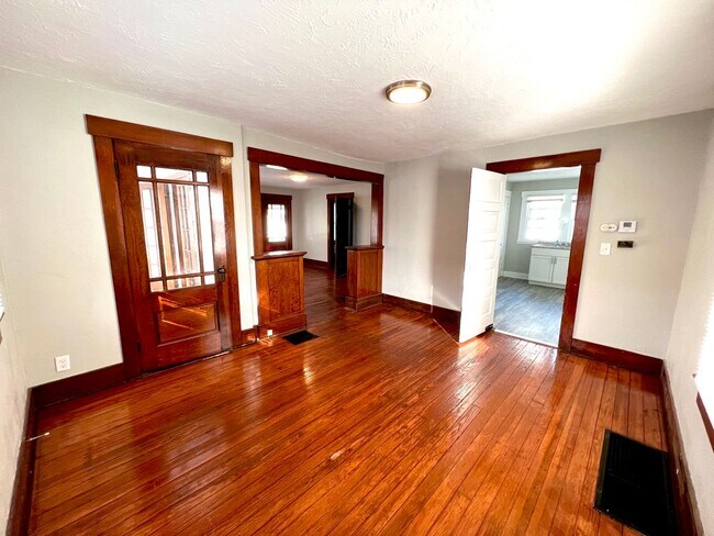 Building Photo - The House on South : **MOVE IN SPECIAL** *...