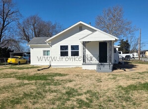 Building Photo - 610 N Frandsen Rd