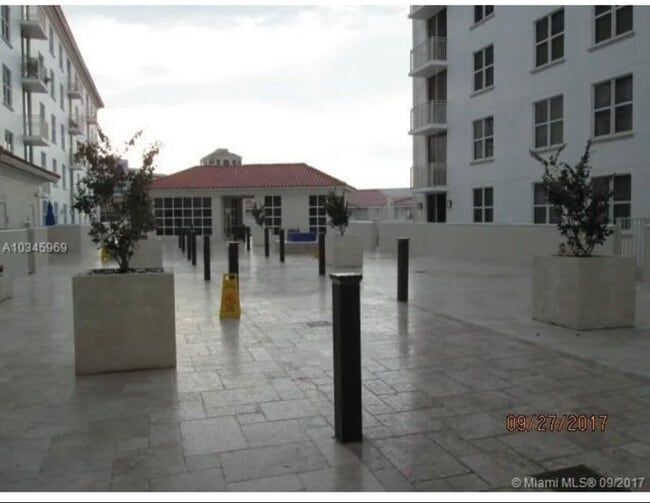 Foto del edificio - 2030 Douglas Rd