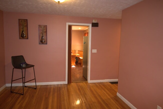 Building Photo - 845 Stafford St