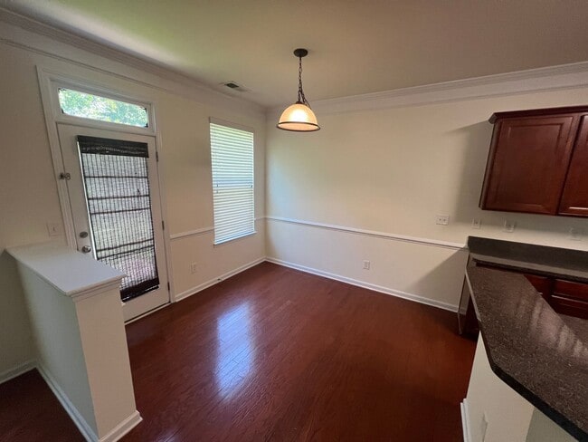 Building Photo - 5008 Centerview Dr