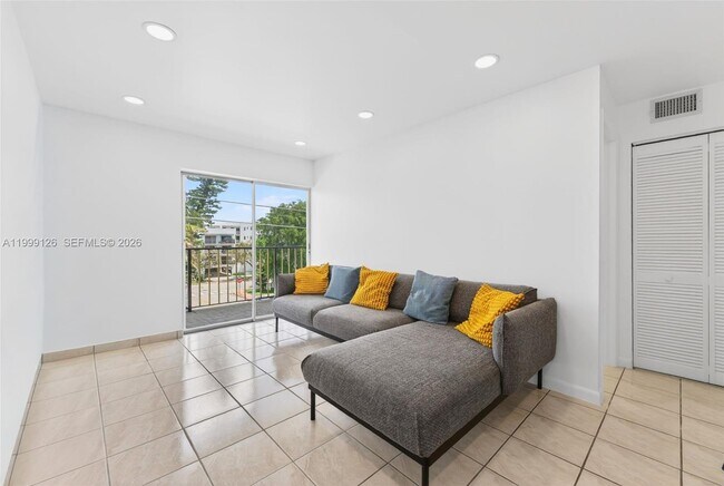 Foto del edificio - 8250 Byron Ave