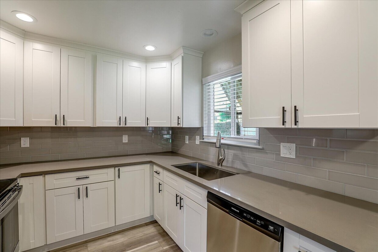 Primary Photo - Los Gatos Almaden Road 2117/2119
