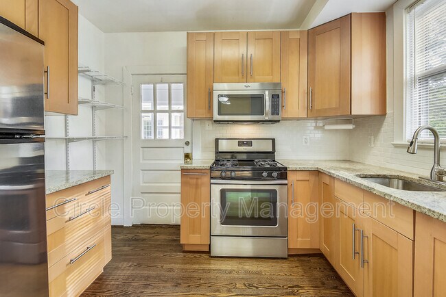 Building Photo - 707 N Fillmore St