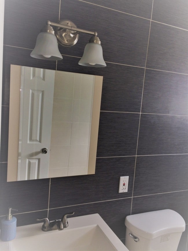 Baño - 1834 N 16th Ct