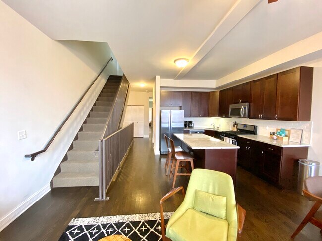 Foto del edificio - 939 W Armitage Ave