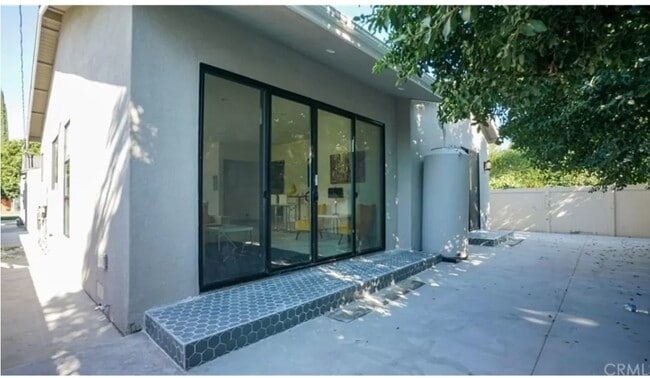 Private backyard - 15122 La Maida St