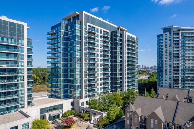 Building Photo - Scenic On Eglinton
