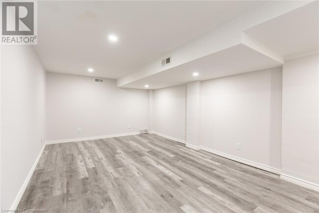Building Photo - 927 Teal Dr