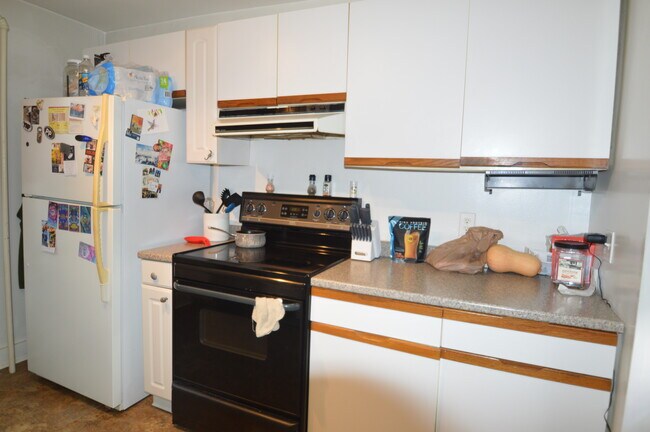 Building Photo - 9 Narragansett Ave
