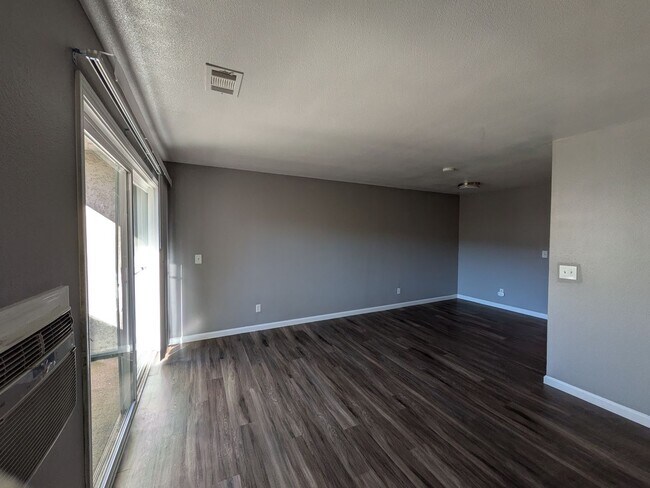 Photo - 2 Bedroom 1 Bathroom Condo available NOW!