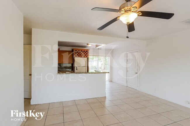 Foto del edificio - 6820 SW 16th Ct