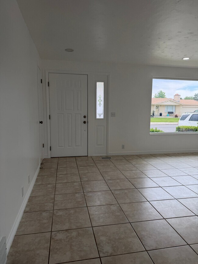 Foto del edificio - 4438 Losee Dr