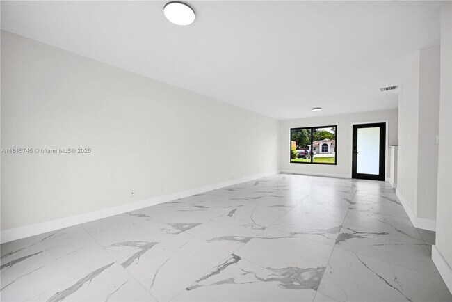 Foto del edificio - 100 SW 7th St