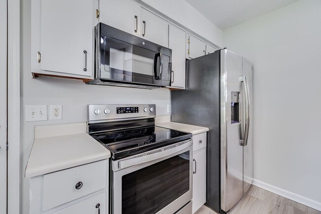 Building Photo - Spacious 3 Bedroom Home with Garage & Large Fenced Yard in Rincon