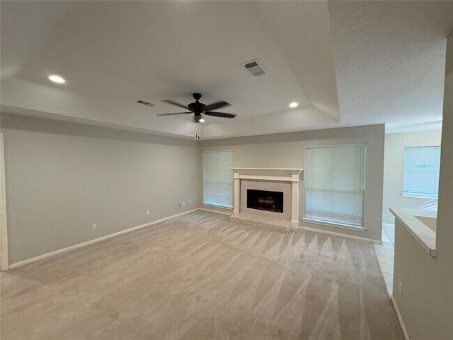 Foto del edificio - 12211 Longfellow Dr