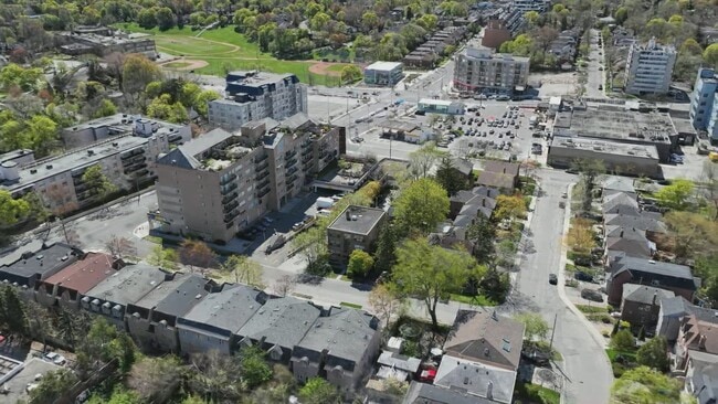  - 7 Glazebrook Ave