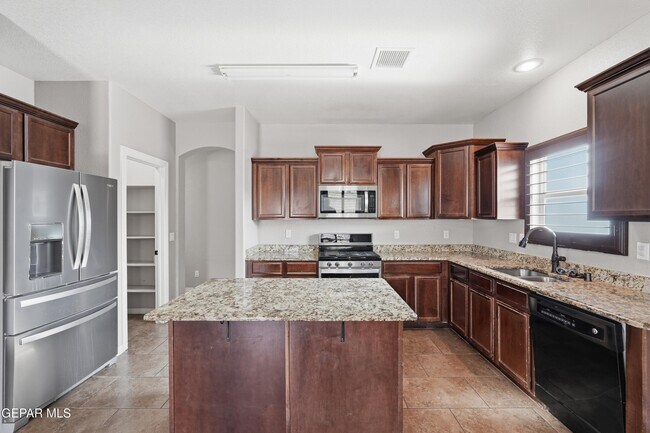 Building Photo - 13255 Emerald Isle St