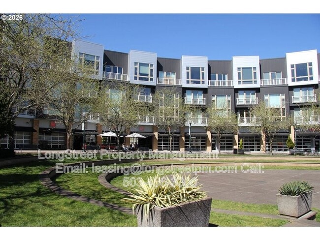 Building Photo - 12600 SW Crescent St