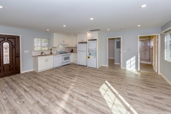 Building Photo - 3960 Mayfield Ave