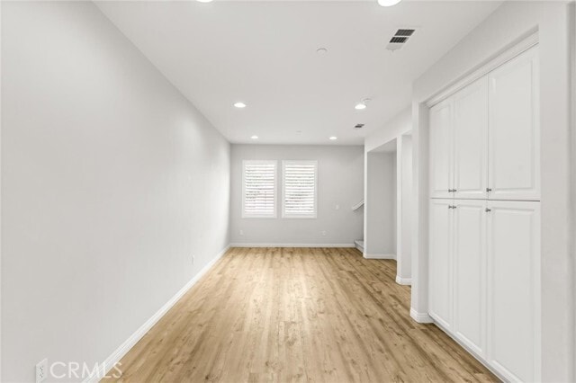 Building Photo - 64 Full Moon