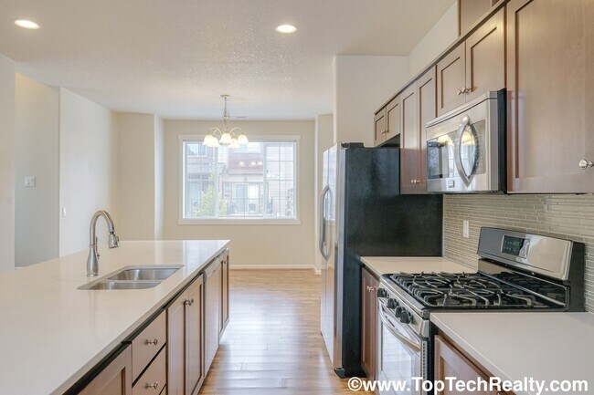 Building Photo - Spectacular Corner Unit 3BD* 3.5BA* +Tech ...