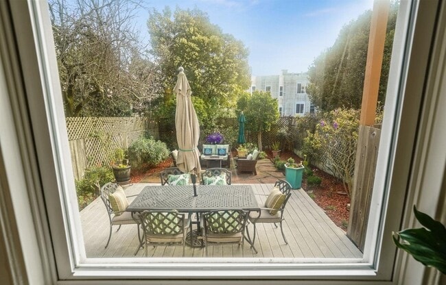 Building Photo - 2049 Golden Gate Ave