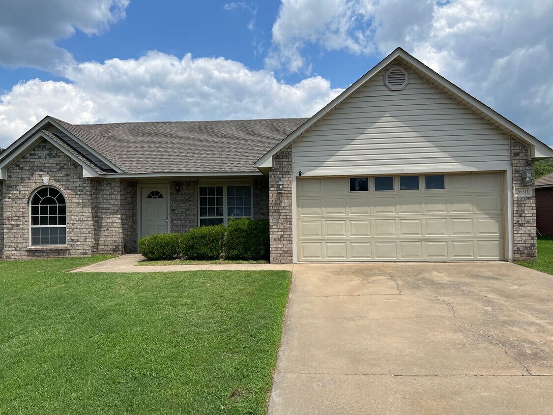 Primary Photo - 3 Bed 2 Bath Total Electric Home