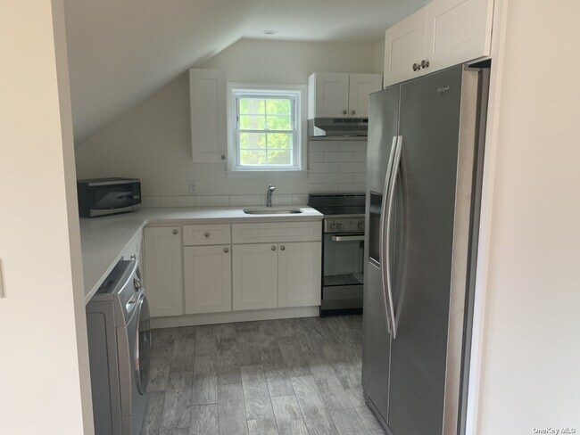 Building Photo - 516 3rd Ave