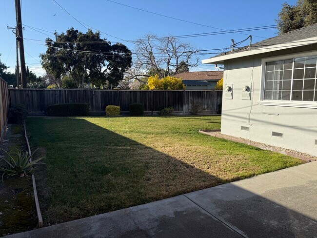 Foto del edificio - 2616 Kitsap Ct