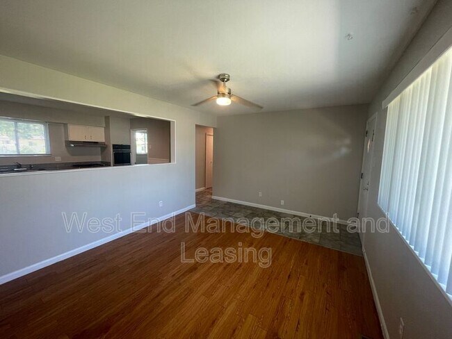 Foto del edificio - 1675 Beverly Dr
