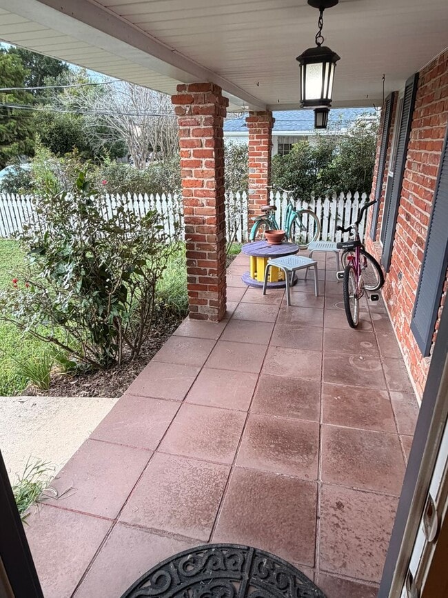 Building Photo - Spacious 3BD/2BA Single Family Home in Metairie.