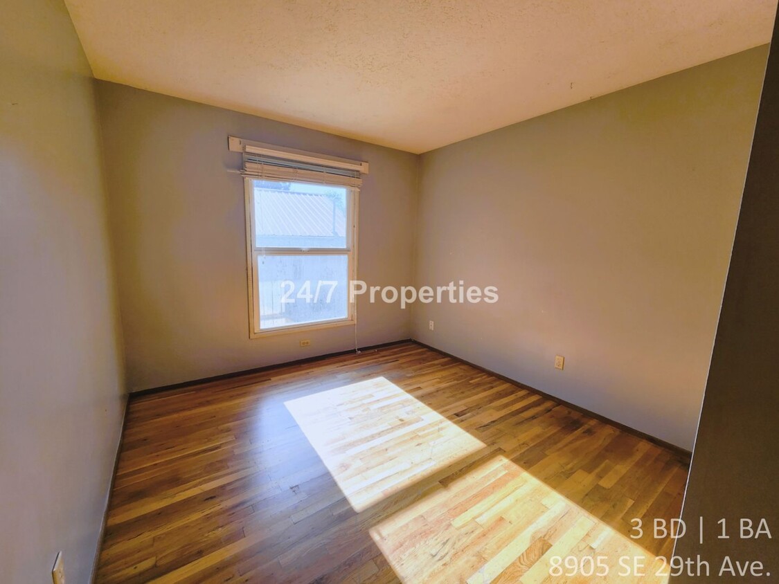 Foto principal - 3BD I 1BA + Bonus Room - Milwaukie, OR