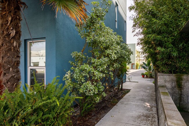 Foto del edificio - Beautiful Emeryville Townhouse!