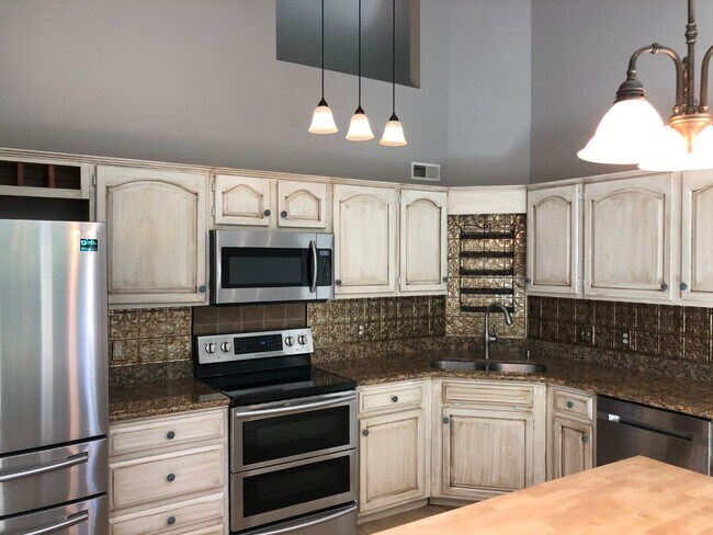 Building Photo - Papillion Home For Rent