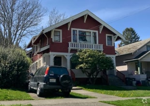 Building Photo - 712 E Maple St